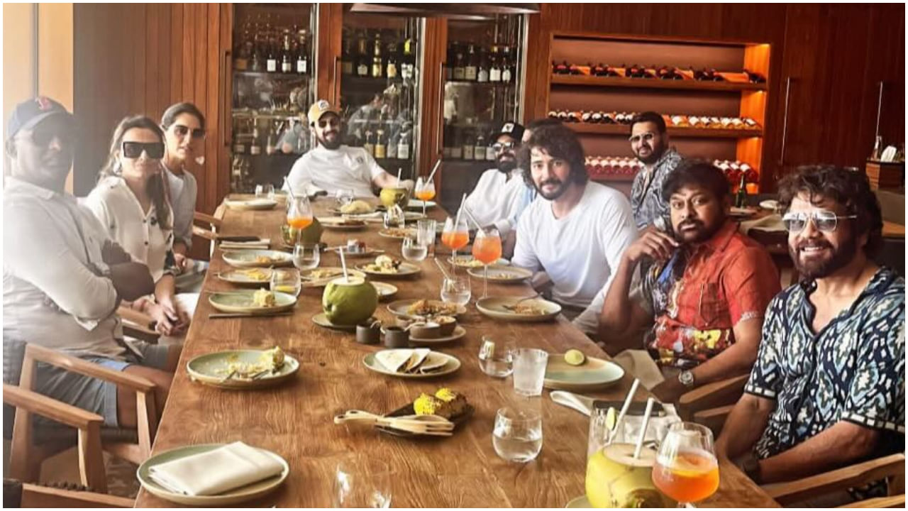 ಮಾಲ್ಡೀವ್ಸ್ ಪಾರ್ಟಿ; ಒಂದೇ ಫ್ರೇಮ್ನಲ್ಲಿ ಚಿರು, ನಾಗಾರ್ಜುನ, ಪ್ರಿನ್ಸ್, ರಾಮ್ ಚರಣ್ ಮಾಲ್ಡೀವ್ಸ್ ಪಾರ್ಟಿ; ಒಂದೇ ಫ್ರೇಮ್ನಲ್ಲಿ ಚಿರು, ನಾಗಾರ್ಜುನ, ಪ್ರಿನ್ಸ್, ರಾಮ್ ಚರಣ್