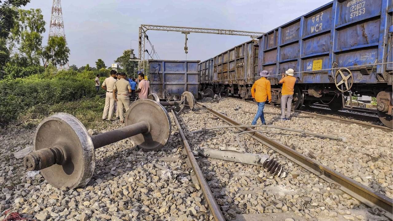 Train Derails: ತೆಲಂಗಾಣದಲ್ಲಿ ಹಳಿ ತಪ್ಪಿದ 11 ರೈಲ್ವೆ ಬೋಗಿಗಳು, ದೆಹಲಿ-ಚೆನ್ನೈ ಮಾರ್ಗದಲ್ಲಿ ಸಂಚಾರ ಸ್ಥಗಿತ