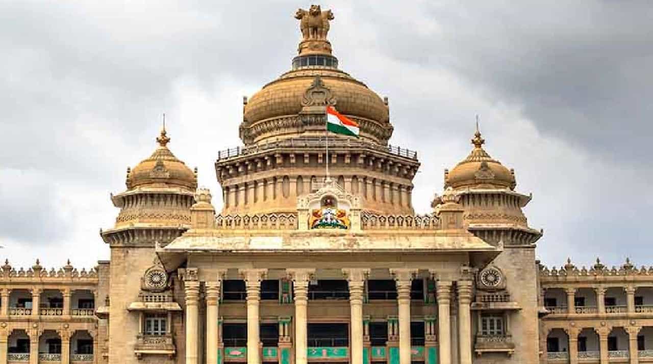 ದೇಗುಲದ ಹಣ ಬೇರೆ ಇಲಾಖೆಗಳಿಗೆ ವರ್ಗಾಯಿಸುವುದಿಲ್ಲ: ಸರ್ಕಾರಿಂದ ಗ್ಯಾರಂಟಿ ಬೋರ್ಡ್ ದೇಗುಲದ ಹಣ ಬೇರೆ ಇಲಾಖೆಗಳಿಗೆ ವರ್ಗಾಯಿಸುವುದಿಲ್ಲ: ಸರ್ಕಾರಿಂದ ಗ್ಯಾರಂಟಿ ಬೋರ್ಡ್