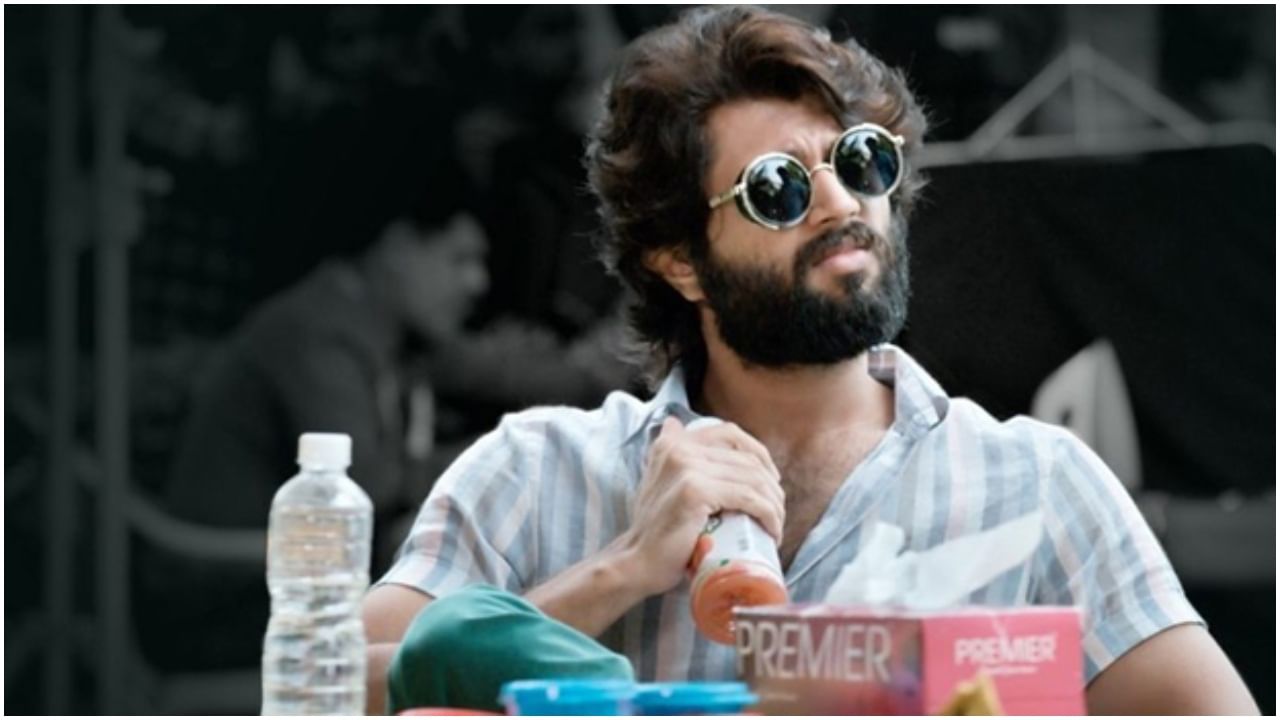 ಗಾಯಗೊಂಡರೂ ಶೂಟಿಂಗ್ ನಿಲ್ಲಿಸುತ್ತಿಲ್ಲ ವಿಜಯ್ ದೇವರಕೊಂಡ; ಅಭಿಮಾನಿಗಳಲ್ಲಿ ಆತಂಕ ಗಾಯಗೊಂಡರೂ ಶೂಟಿಂಗ್ ನಿಲ್ಲಿಸುತ್ತಿಲ್ಲ ವಿಜಯ್ ದೇವರಕೊಂಡ; ಅಭಿಮಾನಿಗಳಲ್ಲಿ ಆತಂಕ