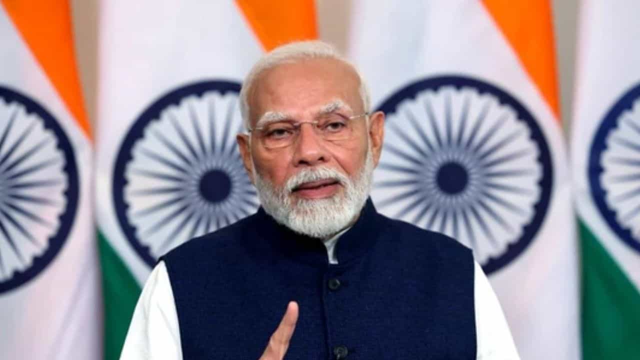 'ವಿಕ್ಷಿತ್ ಭಾರತ್' ಯುವ ನಾಯಕರ ಸಂವಾದ ಕಾರ್ಯಕ್ರಮದಲ್ಲಿ ಭಾಗಹಿಸುವ ಮುನ್ನ ಈ ರಸ ಪ್ರಶ್ನೆಗಳಿಗೆ ಉತ್ತರಿಸಿ: ಪ್ರಧಾನಿ ಮೋದಿ 'ವಿಕ್ಷಿತ್ ಭಾರತ್' ಯುವ ನಾಯಕರ ಸಂವಾದ ಕಾರ್ಯಕ್ರಮದಲ್ಲಿ ಭಾಗಹಿಸುವ ಮುನ್ನ ಈ ರಸ ಪ್ರಶ್ನೆಗಳಿಗೆ ಉತ್ತರಿಸಿ: ಪ್ರಧಾನಿ ಮೋದಿ
