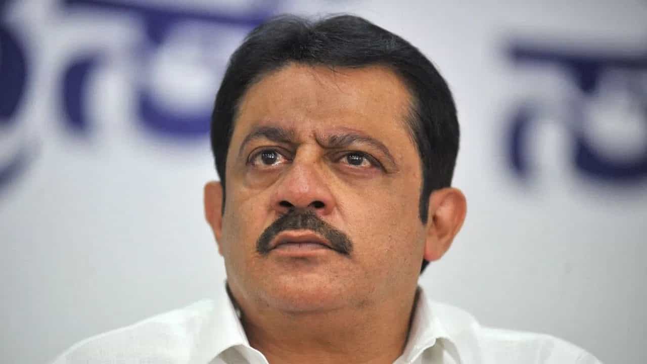 ಎಚ್​ಡಿಕೆ ಬೆನ್ನಿಗೆ ನಿಂತ ಒಕ್ಕಲಿಗರ ಸಂಘ: ಸಚಿವ ಸ್ಥಾನದಿಂದ ಜಮೀರ್ ಅಹಮ್ಮದ್ ವಜಾಕ್ಕೆ ಆಗ್ರಹ
