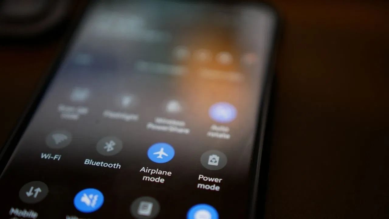 Tech Tips: ಏರ್ಪ್ಲೇನ್ ಮೋಡ್ ಆನ್ ಮಾಡಿ ಬ್ಯಾಟರಿ ಉಳಿಸುವ ಟ್ರಿಕ್ ನಿಮಗೆ ಗೊತ್ತೇ? Tech Tips: ಏರ್ಪ್ಲೇನ್ ಮೋಡ್ ಆನ್ ಮಾಡಿ ಬ್ಯಾಟರಿ ಉಳಿಸುವ ಟ್ರಿಕ್ ನಿಮಗೆ ಗೊತ್ತೇ?