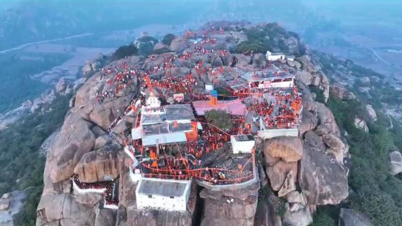 ಡಿ 13 ರಂದು ಅಂಜನಾದ್ರಿಯಲ್ಲಿ ಮೊಳಗಲಿದೆ ಹನುಮ ಜಪ: ನಾನಾಕಡೆಗಳಿಂದ ಮಾಲಾಧಾರಿಗಳ ಆಗಮನ ಡಿ 13 ರಂದು ಅಂಜನಾದ್ರಿಯಲ್ಲಿ ಮೊಳಗಲಿದೆ ಹನುಮ ಜಪ: ನಾನಾಕಡೆಗಳಿಂದ ಮಾಲಾಧಾರಿಗಳ ಆಗಮನ