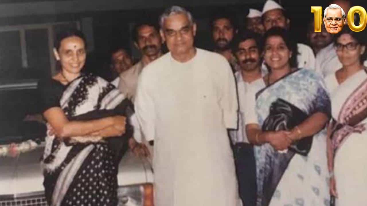 Atal Bihari Vajpayee: ಅಟಲ್ ಬಿಹಾರಿ ವಾಜಪೇಯಿ ಸುವರ್ಣ ಚತುಷ್ಪಥ ರಸ್ತೆ ಕನಸು ಕಂಡಿದ್ದೇ ಕರ್ನಾಟಕದಲ್ಲಿ! Atal Bihari Vajpayee: ಅಟಲ್ ಬಿಹಾರಿ ವಾಜಪೇಯಿ ಸುವರ್ಣ ಚತುಷ್ಪಥ ರಸ್ತೆ ಕನಸು ಕಂಡಿದ್ದೇ ಕರ್ನಾಟಕದಲ್ಲಿ!