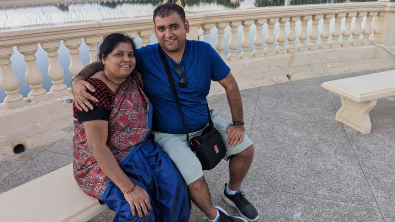 Atul Subhash: ಅತುಲ್ ಅತ್ತೆ ತಮ್ಮ ಮಗನೊಂದಿಗೆ ಬೈಕ್ನಲ್ಲಿ ಪರಾರಿ, ಮನೆಗೆ ನೋಟಿಸ್ ಅಂಟಿಸಿ ಬಂದ ಪೊಲೀಸರು Atul Subhash: ಅತುಲ್ ಅತ್ತೆ ತಮ್ಮ ಮಗನೊಂದಿಗೆ ಬೈಕ್ನಲ್ಲಿ ಪರಾರಿ, ಮನೆಗೆ ನೋಟಿಸ್ ಅಂಟಿಸಿ ಬಂದ ಪೊಲೀಸರು