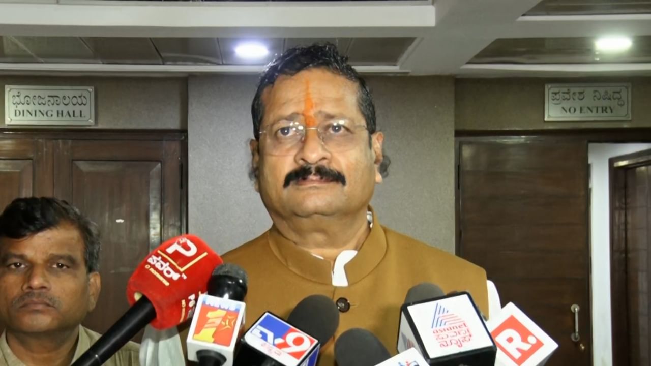 ದೆಹಲಿಯಲ್ಲಿ ಯತ್ನಾಳ್ಗೆ ಬಿಜೆಪಿ ಹೈಕಮಾಂಡ್ ಕಿವಿಮಾತು: ಪಾಠಕ್ ಶಿಸ್ತಿನ ಪಾಠ ದೆಹಲಿಯಲ್ಲಿ ಯತ್ನಾಳ್ಗೆ ಬಿಜೆಪಿ ಹೈಕಮಾಂಡ್ ಕಿವಿಮಾತು: ಪಾಠಕ್ ಶಿಸ್ತಿನ ಪಾಠ