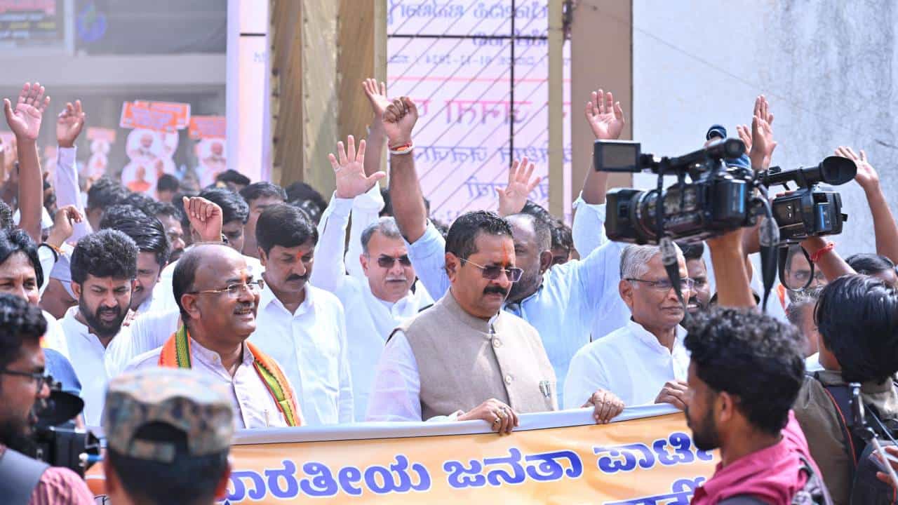 ಶೋಕಾಸ್ ನೋಟಿಸ್ ಬೆನ್ನಲ್ಲೇ ಯತ್ನಾಳ್ ಬಣ ದೆಹಲಿಗೆ: ಕುತೂಹಲ ಮೂಡಿಸಿದ ಭೇಟಿ ಶೋಕಾಸ್ ನೋಟಿಸ್ ಬೆನ್ನಲ್ಲೇ ಯತ್ನಾಳ್ ಬಣ ದೆಹಲಿಗೆ: ಕುತೂಹಲ ಮೂಡಿಸಿದ ಭೇಟಿ