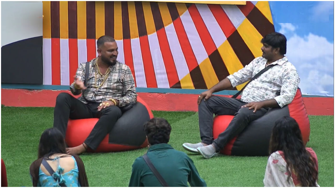 ‘ಪೇಮೆಂಟ್ ಕೊಡದೇ ಇದ್ದರೂ ಪರವಾಗಿಲ್ಲ, ಇಲ್ಲೇ ಇರುತ್ತೇವೆ. ಅವಕಾಶ ಕೊಡಿ’ ಎಂದು ತುಕಾಲಿ ಸಂತೋಷ್ ಮನವಿ ಮಾಡಿಕೊಂಡರು. ಅದಕ್ಕೆ ಬಿಗ್ ಬಾಸ್ ಒಪ್ಪಲಿಲ್ಲ. ಈ ಮನೆಯನ್ನು ತುಂಬ ಮಿಸ್ ಮಾಡಿಕೊಳ್ಳುವುದಾಗಿ ವರ್ತೂರು ಸಂತೋಷ್ ಅವರು ತಿಳಿಸಿದರು.