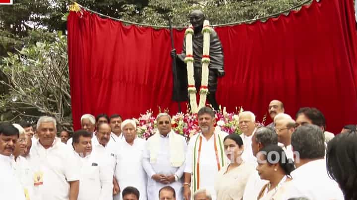 ಗಾಂಧಿ ಭಾರತ: ವೀರಸೌಧದಲ್ಲಿ ಗಾಂಧಿ ಪ್ರತಿಮೆ ಅನಾವರಣಗೊಳಿಸಿದ ಸಿದ್ದರಾಮಯ್ಯ, ಡಿಕೆ ಶಿವಕುಮಾರ್ ಗಾಂಧಿ ಭಾರತ: ವೀರಸೌಧದಲ್ಲಿ ಗಾಂಧಿ ಪ್ರತಿಮೆ ಅನಾವರಣಗೊಳಿಸಿದ ಸಿದ್ದರಾಮಯ್ಯ, ಡಿಕೆ ಶಿವಕುಮಾರ್