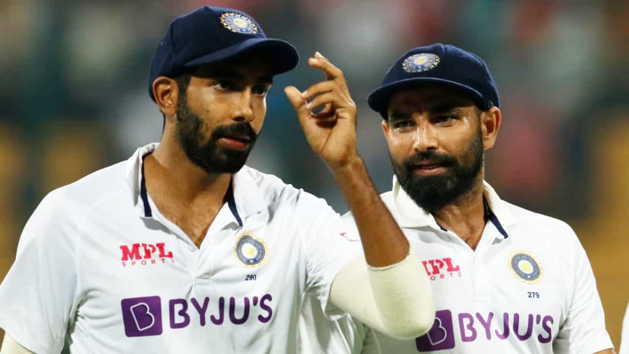 ಬುಮ್ರಾ vs ಶಮಿ.. ಯಾರು ಬೆಸ್ಟ್? ಈ ಪ್ರಶ್ನೆಗೆ ಇಲ್ಲಿದೆ ಉತ್ತರ ಬುಮ್ರಾ vs ಶಮಿ.. ಯಾರು ಬೆಸ್ಟ್? ಈ ಪ್ರಶ್ನೆಗೆ ಇಲ್ಲಿದೆ ಉತ್ತರ
