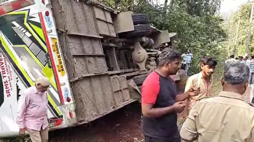 ಜೋಯಿಡಾ: ಶಾಲಾ ಪ್ರವಾಸದ ಬಸ್ ಪಲ್ಟಿಯಾಗಿ 40ಕ್ಕೂ ಹೆಚ್ಚು ವಿದ್ಯಾರ್ಥಿಗಳಿಗೆ ಗಾಯ