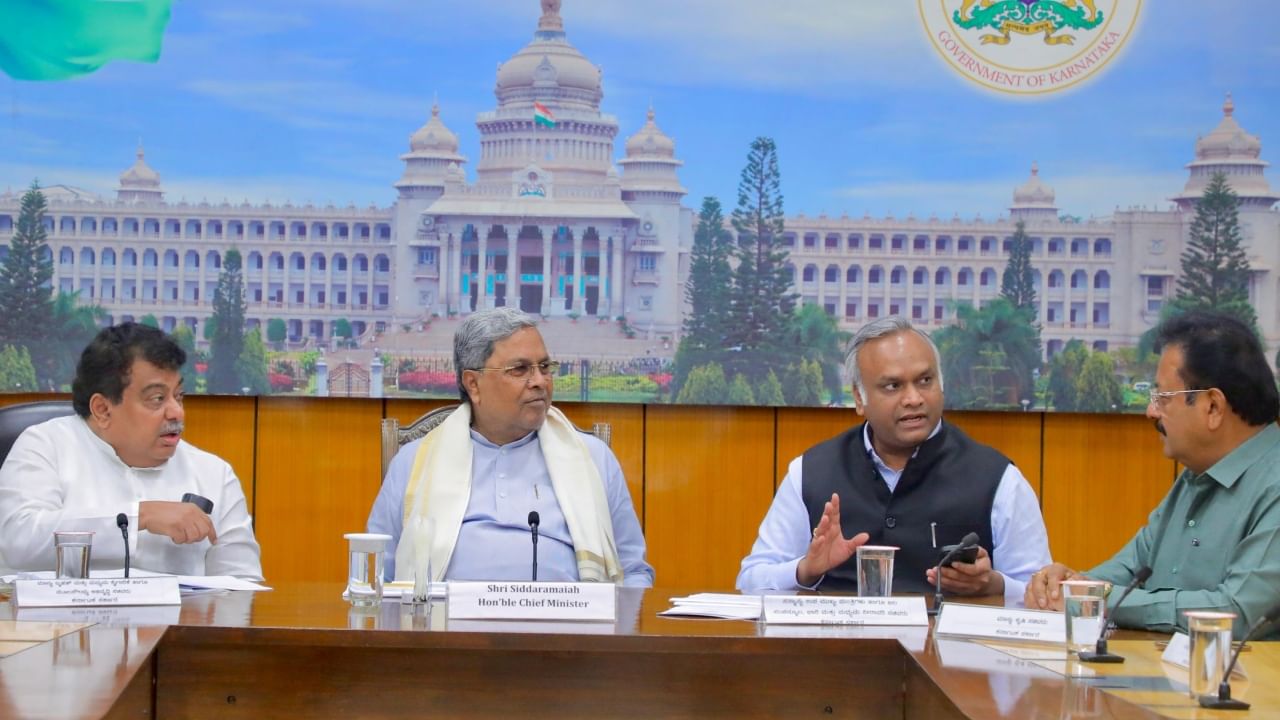 ಕೈಗಾರಿಕಾ ವಲಯದ 9,823 ಕೋಟಿ ರೂ. ಮೊತ್ತದ ಪ್ರಸ್ತಾವನೆಗಳಿಗೆ ಸಿಎಂ ನೇತೃತ್ವದ ಸಭೆ ಅನುಮೋದನೆ ಕೈಗಾರಿಕಾ ವಲಯದ 9,823 ಕೋಟಿ ರೂ. ಮೊತ್ತದ ಪ್ರಸ್ತಾವನೆಗಳಿಗೆ ಸಿಎಂ ನೇತೃತ್ವದ ಸಭೆ ಅನುಮೋದನೆ
