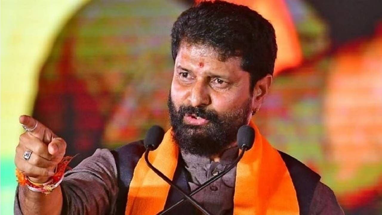 ಲಕ್ಷ್ಮೀ ಹೆಬ್ಬಾಳ್ಕರ್ಗೆ ಅಶ್ಲೀಲ ಪದದಿಂದ ನಿಂದನೆ ಆರೋಪ : ಸಿಟಿ ರವಿ ವಿರುದ್ಧ ಎಫ್ಐಆರ್ ಲಕ್ಷ್ಮೀ ಹೆಬ್ಬಾಳ್ಕರ್ಗೆ ಅಶ್ಲೀಲ ಪದದಿಂದ ನಿಂದನೆ ಆರೋಪ : ಸಿಟಿ ರವಿ ವಿರುದ್ಧ ಎಫ್ಐಆರ್