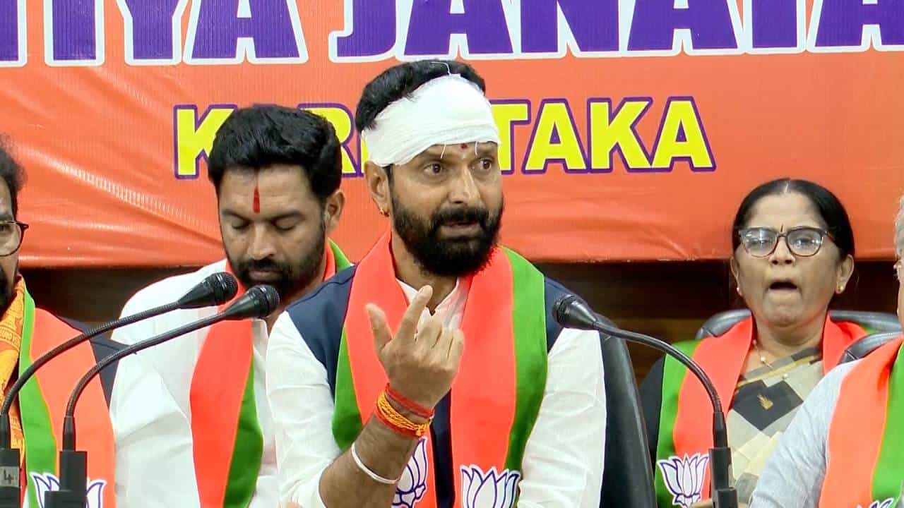 ಆ ರಾತ್ರಿ ಕಾಂತಾರದ ದೈವದ ರೀತಿ ವರ್ತಿಸಿದ್ದರಿಂದ ಪೊಲೀಸರಿಂದ ಬಚಾವ್ ಆದೆ: ಸಿಟಿ ರವಿ ಸ್ಫೋಟಕ ಹೇಳಿಕೆ ಆ ರಾತ್ರಿ ಕಾಂತಾರದ ದೈವದ ರೀತಿ ವರ್ತಿಸಿದ್ದರಿಂದ ಪೊಲೀಸರಿಂದ ಬಚಾವ್ ಆದೆ: ಸಿಟಿ ರವಿ ಸ್ಫೋಟಕ ಹೇಳಿಕೆ