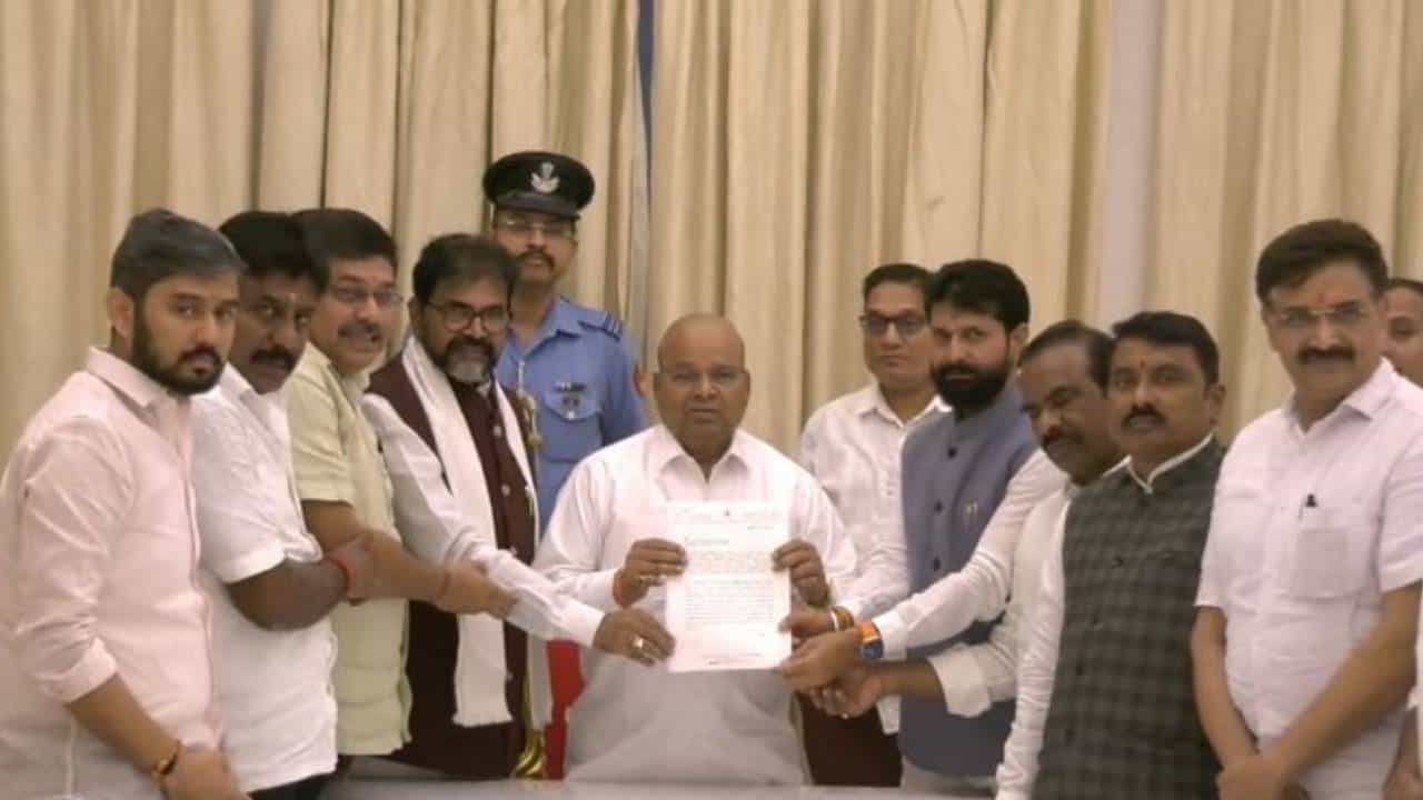 ರಾಜ್ಯಪಾಲರಿಗೆ ಸಿಟಿ ರವಿ ದೂರು: ಪೊಲೀಸರ ವಿರುದ್ಧ ಕ್ರಮಕ್ಕೆ ಒತ್ತಾಯ, ಸೂಕ್ತ ಭದ್ರತೆಗೆ ಮನವಿ ರಾಜ್ಯಪಾಲರಿಗೆ ಸಿಟಿ ರವಿ ದೂರು: ಪೊಲೀಸರ ವಿರುದ್ಧ ಕ್ರಮಕ್ಕೆ ಒತ್ತಾಯ, ಸೂಕ್ತ ಭದ್ರತೆಗೆ ಮನವಿ