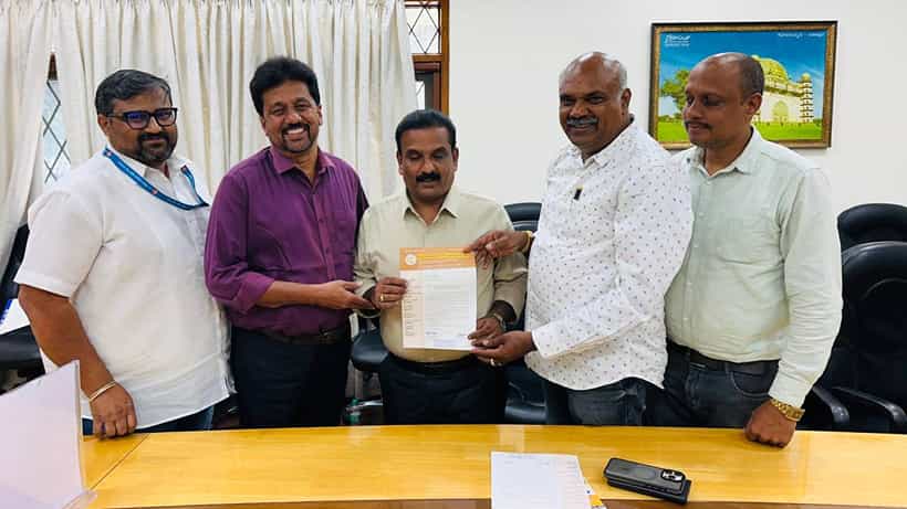 ಪತ್ರಿಕಾ ವಿತರಕರ ವಯಸ್ಸಿನ ಮಿತಿ 70 ವರ್ಷಕ್ಕೆ ಹೆಚ್ಚಳ: ಸಿಎಂ ಮಾಧ್ಯಮ ಸಲಹೆಗಾರ ಪ್ರಭಾಕರ್ಗೆ ಅಭಿನಂದನೆ