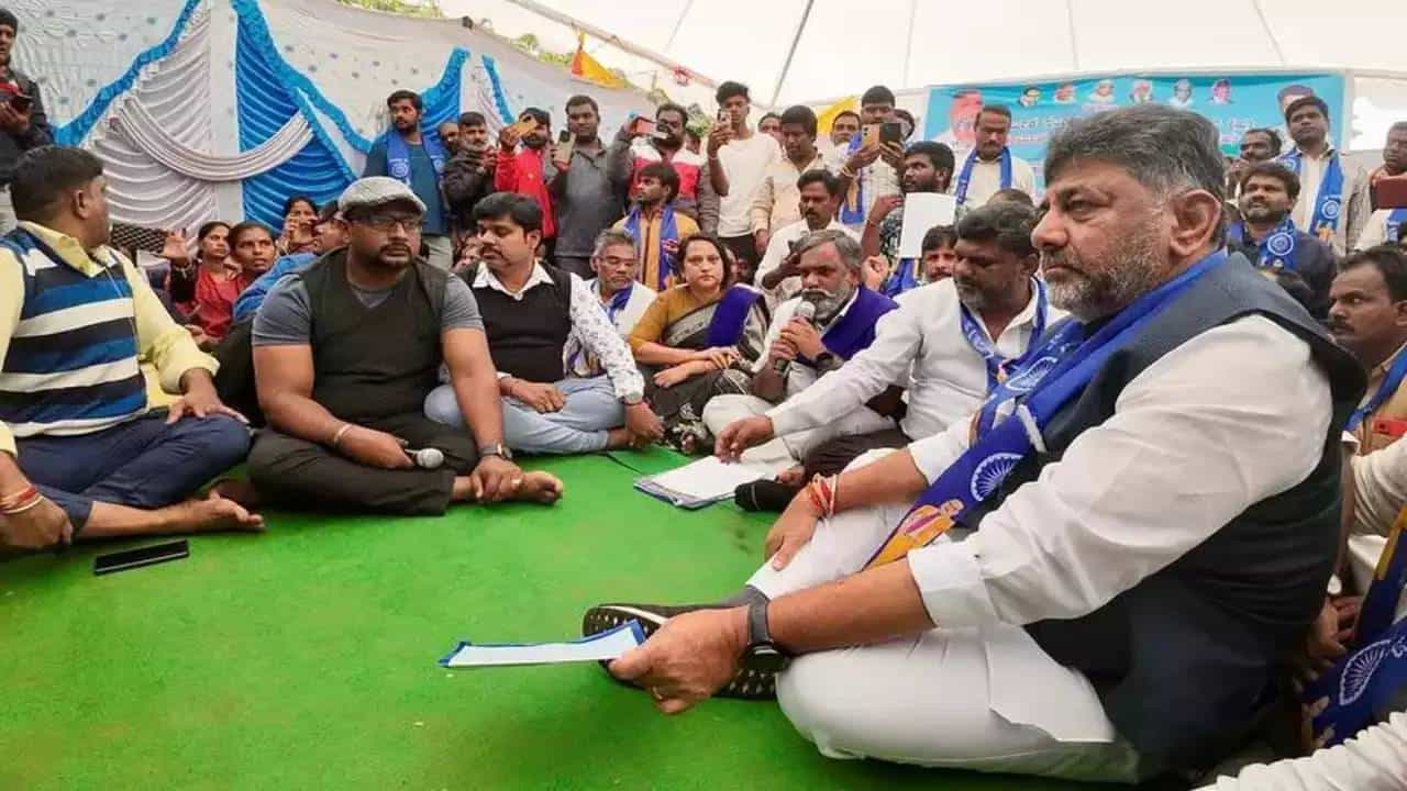 ಬೆಂಗಳೂರು: ಡಿಸಿಎಂ ಭರವಸೆ ಬಳಿಕ ಕಸದ ಲಾರಿ ಹಾಗೂ ಆಟೋ ಚಾಲಕರ ಮುಷ್ಕರ ವಾಪಸ್ ಬೆಂಗಳೂರು: ಡಿಸಿಎಂ ಭರವಸೆ ಬಳಿಕ ಕಸದ ಲಾರಿ ಹಾಗೂ ಆಟೋ ಚಾಲಕರ ಮುಷ್ಕರ ವಾಪಸ್