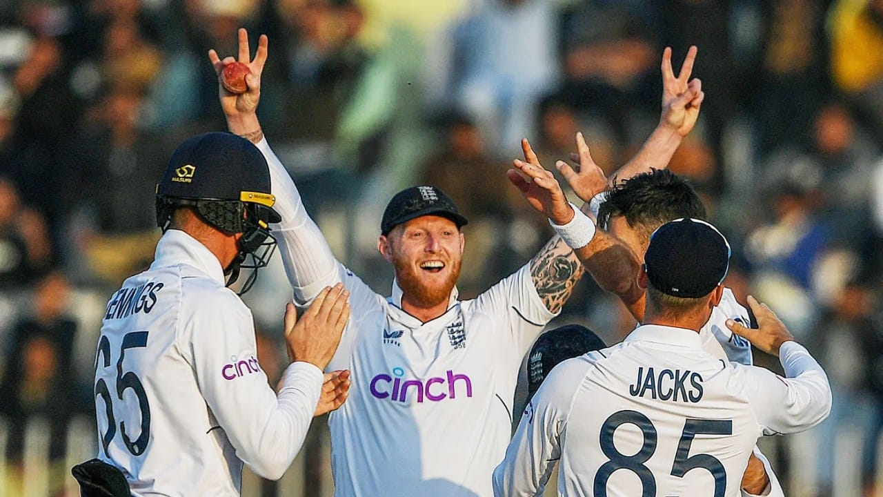 323 ರನ್ಗಳ ಭರ್ಜರಿ ಜಯ: 16 ವರ್ಷಗಳ ಬಳಿಕ ಸರಣಿ ಗೆದ್ದ ಇಂಗ್ಲೆಂಡ್ 323 ರನ್ಗಳ ಭರ್ಜರಿ ಜಯ: 16 ವರ್ಷಗಳ ಬಳಿಕ ಸರಣಿ ಗೆದ್ದ ಇಂಗ್ಲೆಂಡ್