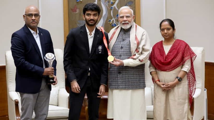 ತಂದೆ-ತಾಯಿಯೊಂದಿಗೆ ಪ್ರಧಾನಿ ಮೋದಿಯವರನ್ನು ಭೇಟಿಯಾದ ಚೆಸ್ ಚಾಂಪಿಯನ್ ಗುಕೇಶ್