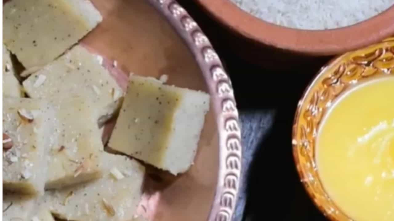Halbai Recipe : ಬಾಯಲ್ಲಿಟ್ಟರೆ ಕರಗುವ ಸಾಂಪ್ರದಾಯಿಕ ಶೈಲಿಯ ಸಿಹಿ ತಿನಿಸು ಹಾಲುಬಾಯಿ, ಇಲ್ಲಿದೆ ಸಿಂಪಲ್ ರೆಸಿಪಿ Halbai Recipe : ಬಾಯಲ್ಲಿಟ್ಟರೆ ಕರಗುವ ಸಾಂಪ್ರದಾಯಿಕ ಶೈಲಿಯ ಸಿಹಿ ತಿನಿಸು ಹಾಲುಬಾಯಿ, ಇಲ್ಲಿದೆ ಸಿಂಪಲ್ ರೆಸಿಪಿ