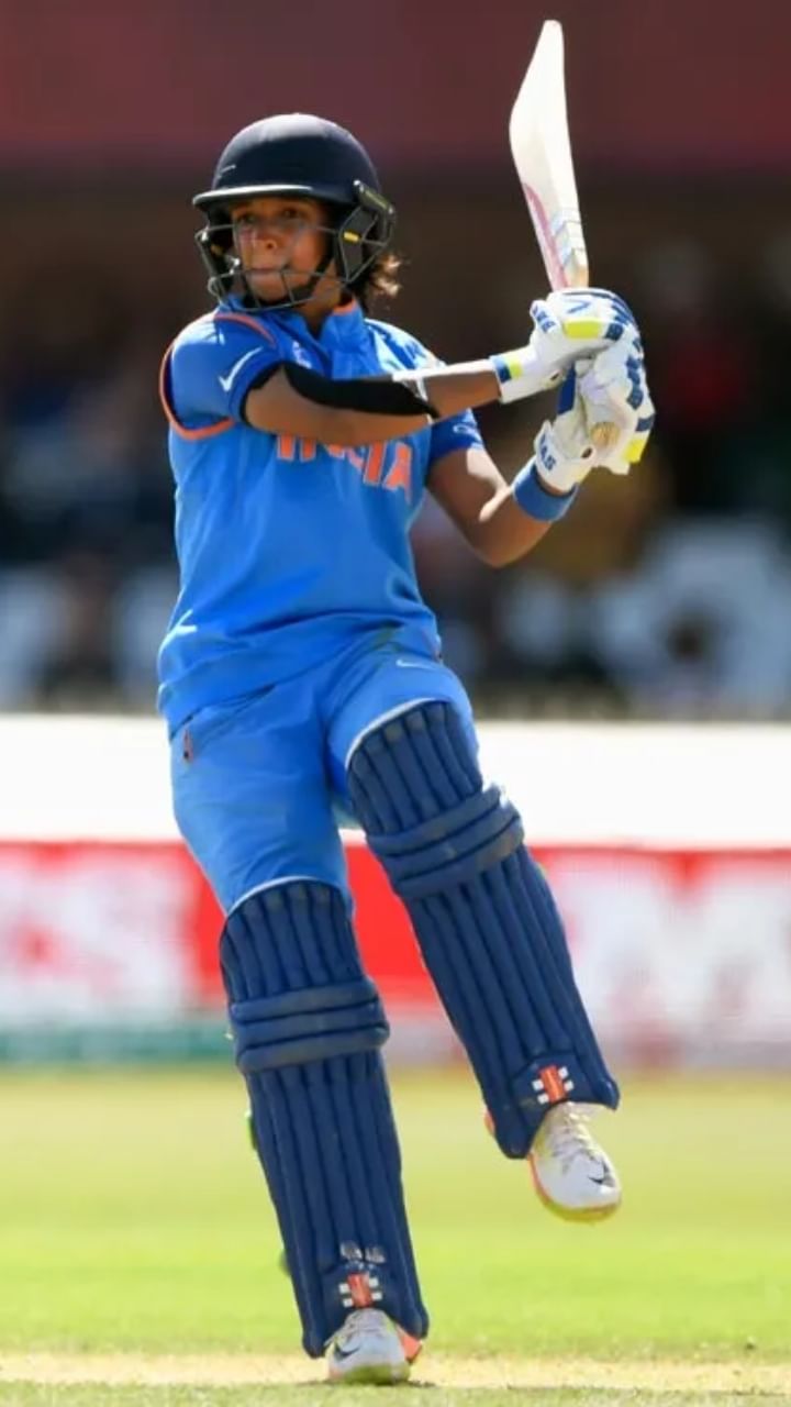 ಈ ಪಂದ್ಯದಲ್ಲಿ ಭಾರತ ಮಹಿಳಾ ತಂಡದ ನಾಯಕಿ ಹರ್ಮನ್‌ಪ್ರೀತ್ ಕೌರ್ 23 ಎಸೆತಗಳನ್ನು ಎದುರಿಸಿ 34 ರನ್ ಗಳಿಸಿದರು.