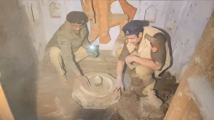 45 ವರ್ಷಗಳ ನಂತರ ತೆರೆದ ಸಂಭಾಲ್ನ ದೇವಾಲಯ; ವಿಡಿಯೋ ವೈರಲ್ 45 ವರ್ಷಗಳ ನಂತರ ತೆರೆದ ಸಂಭಾಲ್ನ ದೇವಾಲಯ; ವಿಡಿಯೋ ವೈರಲ್