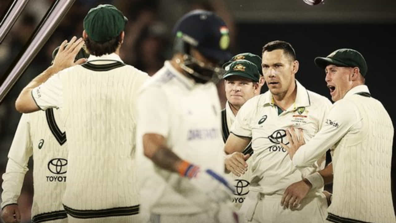 IND vs AUS: ಆಸೀಸ್ ಬಿಗಿ ಹಿಡಿತ; ಮತ್ತೆ ಕೈಕೊಟ್ಟ ಟೀಂ ಇಂಡಿಯಾದ ಬ್ಯಾಟಿಂಗ್ ವಿಭಾಗ IND vs AUS: ಆಸೀಸ್ ಬಿಗಿ ಹಿಡಿತ; ಮತ್ತೆ ಕೈಕೊಟ್ಟ ಟೀಂ ಇಂಡಿಯಾದ ಬ್ಯಾಟಿಂಗ್ ವಿಭಾಗ