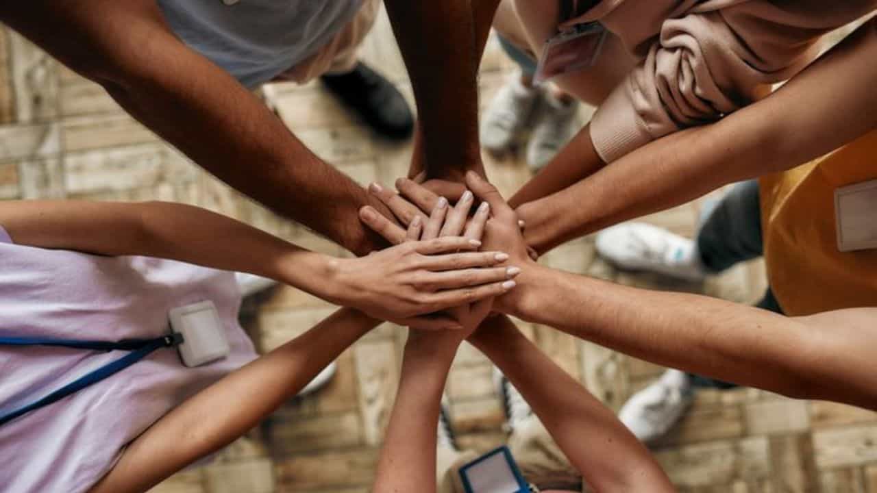 International Volunteer Day 2024: ಅಂತಾರಾಷ್ಟ್ರೀಯ ಸ್ವಯಂ ಸೇವಕರ ದಿನವನ್ನು ಆಚರಿಸುವುದು ಏಕೆ? ಏನಿದರ ಮಹತ್ವ? ಇಲ್ಲಿದೆ ಮಾಹಿತಿ International Volunteer Day 2024: ಅಂತಾರಾಷ್ಟ್ರೀಯ ಸ್ವಯಂ ಸೇವಕರ ದಿನವನ್ನು ಆಚರಿಸುವುದು ಏಕೆ? ಏನಿದರ ಮಹತ್ವ? ಇಲ್ಲಿದೆ ಮಾಹಿತಿ