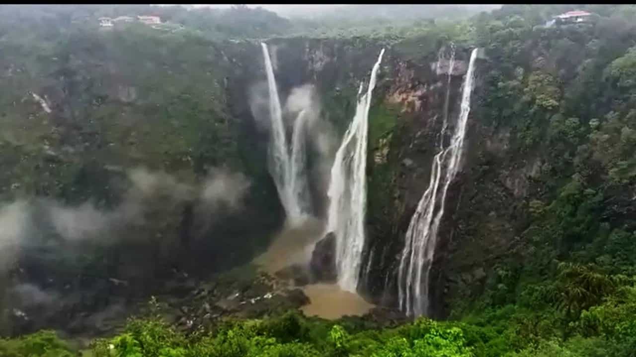 ಜೋಗ ಜಲಪಾತ ವೀಕ್ಷಣೆ ನಿರ್ಬಂಧ ತೆರವು: ಹೊಸ ವರ್ಷಕ್ಕೆ ಪ್ರವಾಸಿಗರಿಗೆ ಶಿವಮೊಗ್ಗ ಜಿಲ್ಲಾಡಳಿತ ಗಿಫ್ಟ್ ಜೋಗ ಜಲಪಾತ ವೀಕ್ಷಣೆ ನಿರ್ಬಂಧ ತೆರವು: ಹೊಸ ವರ್ಷಕ್ಕೆ ಪ್ರವಾಸಿಗರಿಗೆ ಶಿವಮೊಗ್ಗ ಜಿಲ್ಲಾಡಳಿತ ಗಿಫ್ಟ್