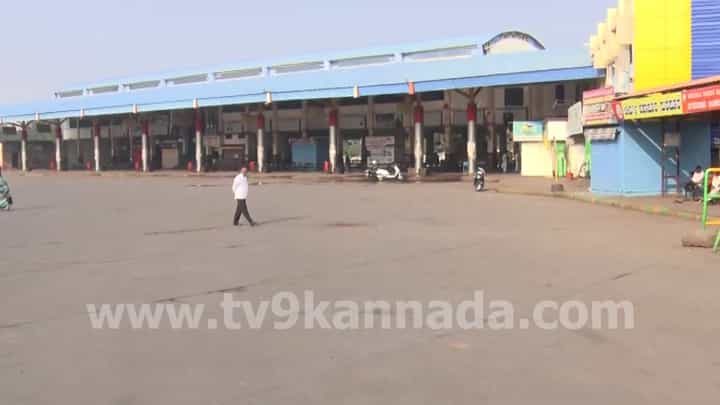 ಅಮಿತ್ ಶಾ ಹೇಳಿಕೆ ಖಂಡಿಸಿ ಕಲಬುರಗಿ ಬಂದ್: ಬಸ್ಗಳಿಲ್ಲದೆ ನಿಲ್ದಾಣ ಖಾಲಿ ಅಮಿತ್ ಶಾ ಹೇಳಿಕೆ ಖಂಡಿಸಿ ಕಲಬುರಗಿ ಬಂದ್: ಬಸ್ಗಳಿಲ್ಲದೆ ನಿಲ್ದಾಣ ಖಾಲಿ