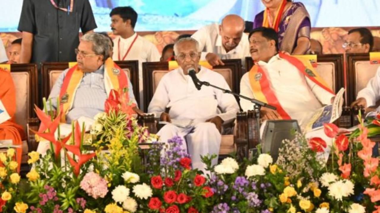 ಒಬ್ಬನೇ ವಿದ್ಯಾರ್ಥಿ ಇದ್ದರೂ ಸರ್ಕಾರಿ ಶಾಲೆ ಮುಚ್ಚಬಾರದು: ಮಂಡ್ಯ ಸಮ್ಮೇಳನ ಅಧ್ಯಕ್ಷ ಗೊರುಚ ಒಬ್ಬನೇ ವಿದ್ಯಾರ್ಥಿ ಇದ್ದರೂ ಸರ್ಕಾರಿ ಶಾಲೆ ಮುಚ್ಚಬಾರದು: ಮಂಡ್ಯ ಸಮ್ಮೇಳನ ಅಧ್ಯಕ್ಷ ಗೊರುಚ