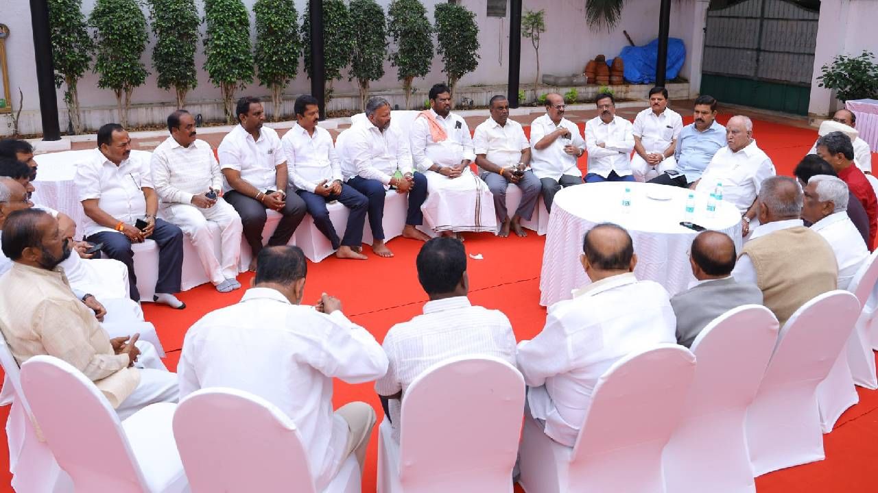 ಸಿದ್ದರಾಮೋತ್ಸವ ಮಾದರಿಯಲ್ಲೇ ಯಡಿಯೂರಪೋತ್ಸವ: ಏನಿದು ಬರ್ತ್ಡೇ ಸೀಕ್ರೆಟ್? ಸಿದ್ದರಾಮೋತ್ಸವ ಮಾದರಿಯಲ್ಲೇ ಯಡಿಯೂರಪೋತ್ಸವ: ಏನಿದು ಬರ್ತ್ಡೇ ಸೀಕ್ರೆಟ್?
