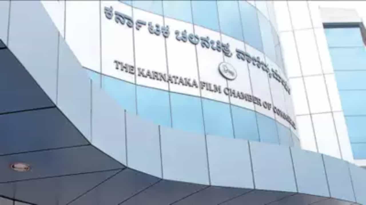 ಫಿಲಂ ಚೇಂಬರ್ ಚುನಾವಣೆ: ಮತ್ತೆ ಸಾರಾ ಗೋವಿಂದು ಬಳಗಕ್ಕೆ ಜಯ ಫಿಲಂ ಚೇಂಬರ್ ಚುನಾವಣೆ: ಮತ್ತೆ ಸಾರಾ ಗೋವಿಂದು ಬಳಗಕ್ಕೆ ಜಯ