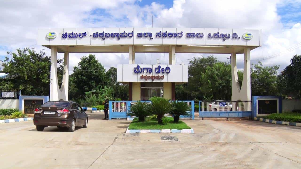 ಫೆಂಗಲ್ ಎಫೆಕ್ಟ್: 2-3 ದಿನಗಳಲ್ಲಿ ಕೆಎಂಎಫ್ ಹಾಲು ಉತ್ಪಾದನೆಯಲ್ಲಿ ಗಣನೀಯ ಇಳಿಕೆ ಫೆಂಗಲ್ ಎಫೆಕ್ಟ್: 2-3 ದಿನಗಳಲ್ಲಿ ಕೆಎಂಎಫ್ ಹಾಲು ಉತ್ಪಾದನೆಯಲ್ಲಿ ಗಣನೀಯ ಇಳಿಕೆ