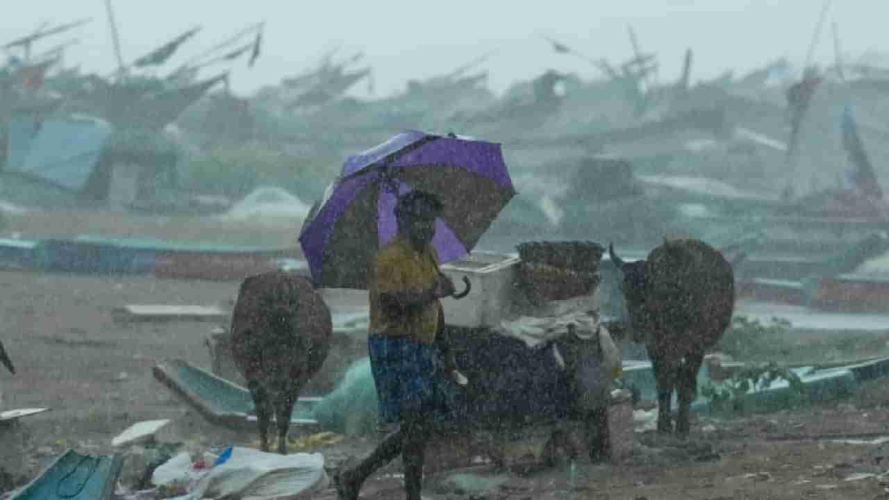 Mangaluru Rains: ಫೆಂಗಲ್ ಚಂಡಮಾರುತದ ಆರ್ಭಟ; ದಕ್ಷಿಣ ಕನ್ನಡ, ಉಡುಪಿಯಲ್ಲಿ ಆರೆಂಜ್ ಅಲರ್ಟ್ ಘೋಷಣೆ