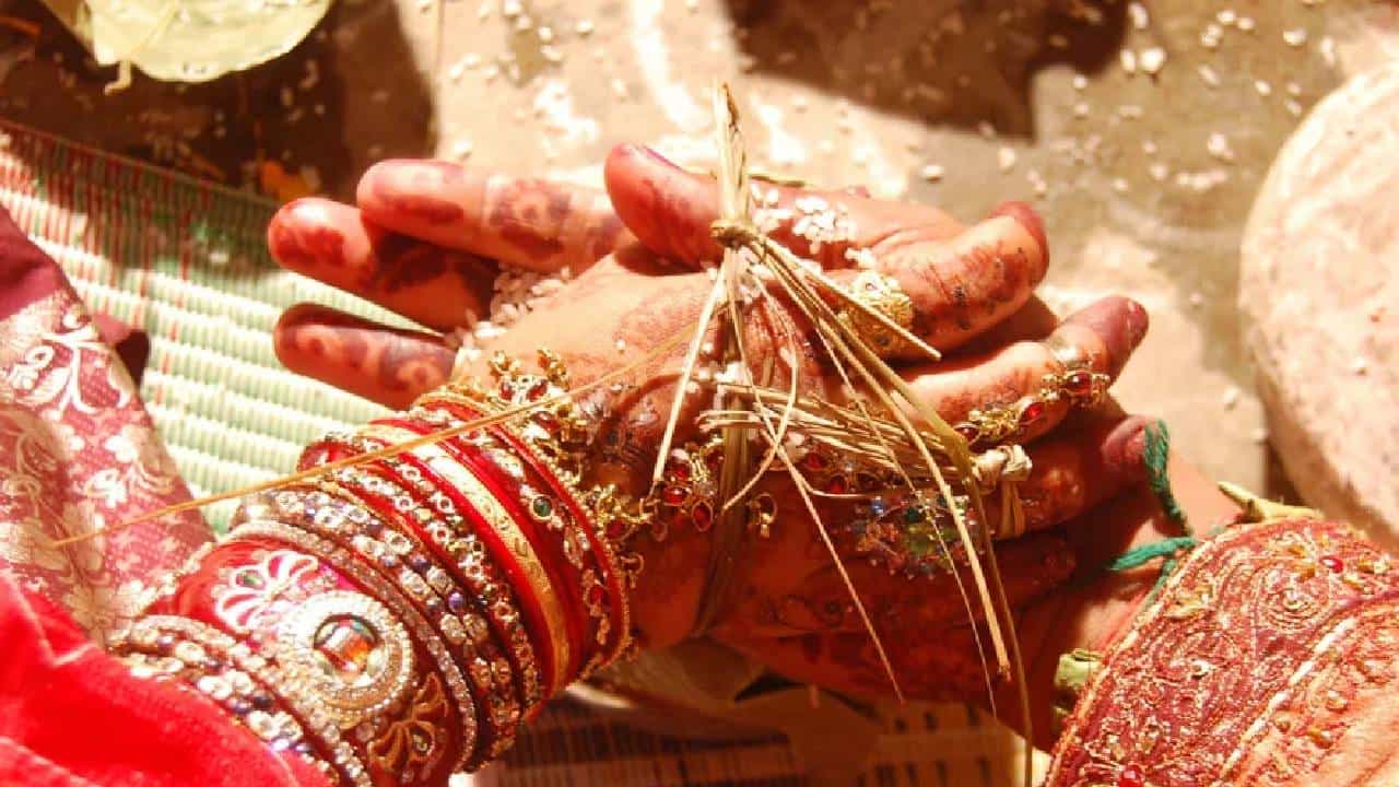 ಮದುವೆ ದಿನ ರಾತ್ರಿ ಮಧುಮಗಳು ಮಾಡಿದ ಕೆಲಸದಿಂದ ಪತಿ ಆಸ್ಪತ್ರೆ ಸೇರುವಂತಾಯ್ತು ಮದುವೆ ದಿನ ರಾತ್ರಿ ಮಧುಮಗಳು ಮಾಡಿದ ಕೆಲಸದಿಂದ ಪತಿ ಆಸ್ಪತ್ರೆ ಸೇರುವಂತಾಯ್ತು