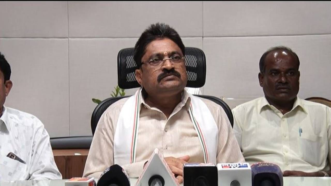 ಕರ್ನಾಟಕದಲ್ಲಿ ಮತ್ತೊಂದು ಹಗರಣ: ಸ್ವಪಕ್ಷದ ಶಾಸಕನ ವಿರುದ್ದವೇ ನಾರಾಯಣಸ್ವಾಮಿ ಆರೋಪ ಕರ್ನಾಟಕದಲ್ಲಿ ಮತ್ತೊಂದು ಹಗರಣ: ಸ್ವಪಕ್ಷದ ಶಾಸಕನ ವಿರುದ್ದವೇ ನಾರಾಯಣಸ್ವಾಮಿ ಆರೋಪ