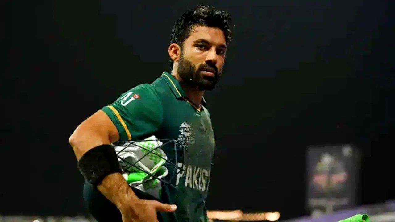 ಡರ್ಬನ್​ನಲ್ಲಿ ನಡೆದ ಸೌತ್ ಆಫ್ರಿಕಾ ವಿರುದ್ಧದ ಮೊದಲ ಟಿ20 ಪಂದ್ಯದಲ್ಲಿ ಪಾಕಿಸ್ತಾನ್ ತಂಡದ ನಾಯಕ ಮೊಹಮ್ಮದ್ ರಿಝ್ವಾನ್ ಅನಗತ್ಯ ದಾಖಲೆಯೊಂದು ಬರೆದಿದ್ದಾರೆ. ಅದು ಕೂಡ 74 ರನ್ ಬಾರಿಸಿ ಎಂಬುದೇ ಅಚ್ಚರಿ. 