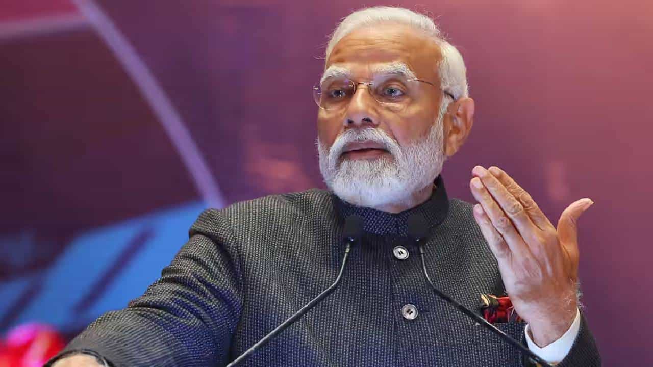 Modi Mann Ki Baat: ಸಂವಿಧಾನವು ನಮ್ಮನ್ನು ಉತ್ತಮ ಮಾರ್ಗದೆಡೆ ಕೊಂಡೊಯ್ಯುವ ದೀಪವಿದ್ದಂತೆ: ಪ್ರಧಾನಿ ಮೋದಿ Modi Mann Ki Baat: ಸಂವಿಧಾನವು ನಮ್ಮನ್ನು ಉತ್ತಮ ಮಾರ್ಗದೆಡೆ ಕೊಂಡೊಯ್ಯುವ ದೀಪವಿದ್ದಂತೆ: ಪ್ರಧಾನಿ ಮೋದಿ