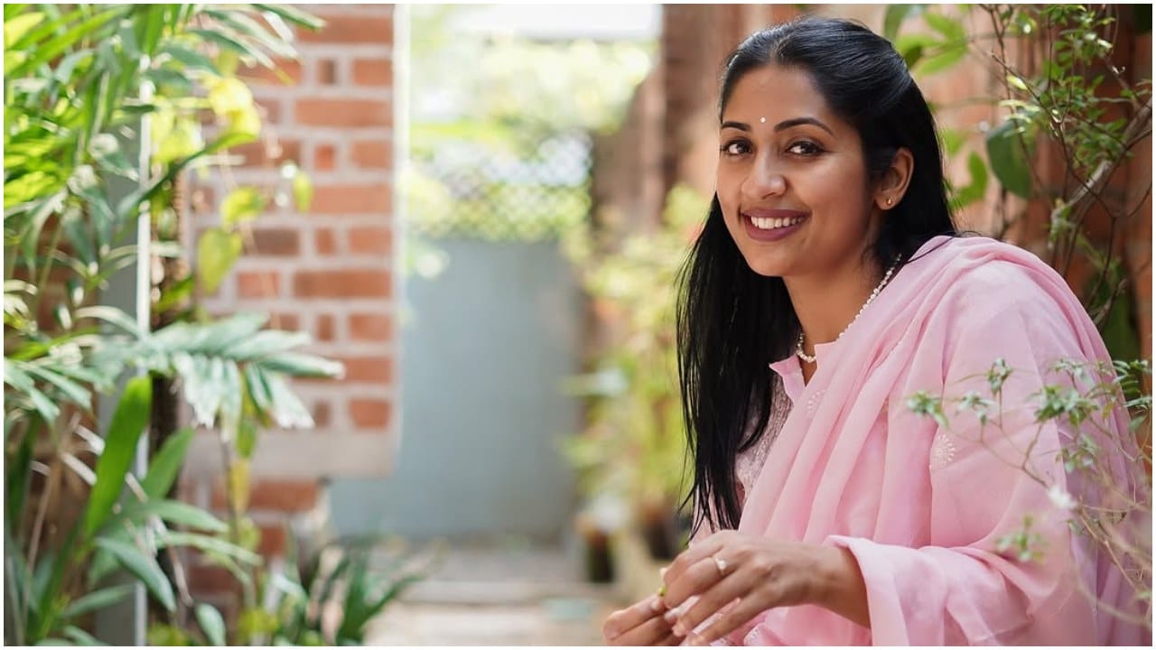 ಶಾಲಾ ಮಕ್ಕಳಿಗೆ 10 ನಿಮಿಷದ ಡ್ಯಾನ್ಸ್ ಹೇಳಿಕೊಡಲು 5 ಲಕ್ಷ ಕೇಳಿದ್ರು; ‘ಗಜ’ ಸಿನಿಮಾ ನಟಿ ಬಗ್ಗೆ ಸಚಿವನ ಆರೋಪ ಶಾಲಾ ಮಕ್ಕಳಿಗೆ 10 ನಿಮಿಷದ ಡ್ಯಾನ್ಸ್ ಹೇಳಿಕೊಡಲು 5 ಲಕ್ಷ ಕೇಳಿದ್ರು; ‘ಗಜ’ ಸಿನಿಮಾ ನಟಿ ಬಗ್ಗೆ ಸಚಿವನ ಆರೋಪ