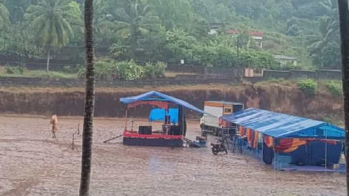 ಉಡುಪಿಯಲ್ಲಿ ಮಂದಾರ್ತಿ ಮೇಳದ ಚೌಕಿ ಮನೆಗೂ ನುಗ್ಗಿದ ಮಳೆ ನೀರು; ಯಕ್ಷಗಾನ ರದ್ದು ಉಡುಪಿಯಲ್ಲಿ ಮಂದಾರ್ತಿ ಮೇಳದ ಚೌಕಿ ಮನೆಗೂ ನುಗ್ಗಿದ ಮಳೆ ನೀರು; ಯಕ್ಷಗಾನ ರದ್ದು