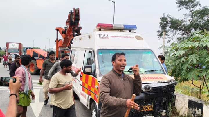 ಆಂಬ್ಯುಲೆನ್ಸ್ ಕದ್ದವನನ್ನು ಹಿಡಿಯಲು ಹೈದರಾಬಾದ್ ಪೊಲೀಸರಿಂದ ಸಿನಿಮೀಯ ಚೇಸಿಂಗ್; ವಿಡಿಯೋ ನೋಡಿ ಆಂಬ್ಯುಲೆನ್ಸ್ ಕದ್ದವನನ್ನು ಹಿಡಿಯಲು ಹೈದರಾಬಾದ್ ಪೊಲೀಸರಿಂದ ಸಿನಿಮೀಯ ಚೇಸಿಂಗ್; ವಿಡಿಯೋ ನೋಡಿ