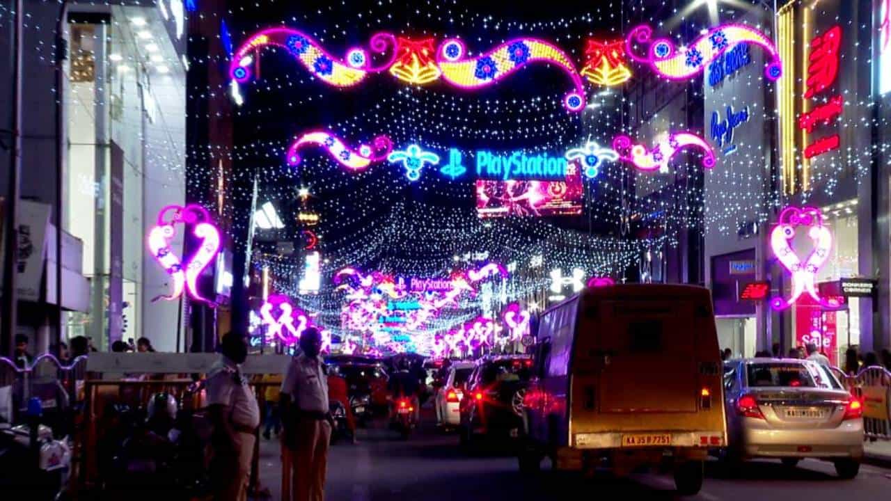 ಬೆಂಗಳೂರಿನಲ್ಲಿ ಹೊಸ ವರ್ಷಾಚರಣೆಗೆ ಪೊಲೀಸ್ರೊಂದಿಗೆ ಕೈಜೋಡಿಸಿದ ಪಾಲಿಕೆ: ಏನೆಲ್ಲಾ ರೂಲ್ಸ್ ಗೊತ್ತಾ? ಬೆಂಗಳೂರಿನಲ್ಲಿ ಹೊಸ ವರ್ಷಾಚರಣೆಗೆ ಪೊಲೀಸ್ರೊಂದಿಗೆ ಕೈಜೋಡಿಸಿದ ಪಾಲಿಕೆ: ಏನೆಲ್ಲಾ ರೂಲ್ಸ್ ಗೊತ್ತಾ?