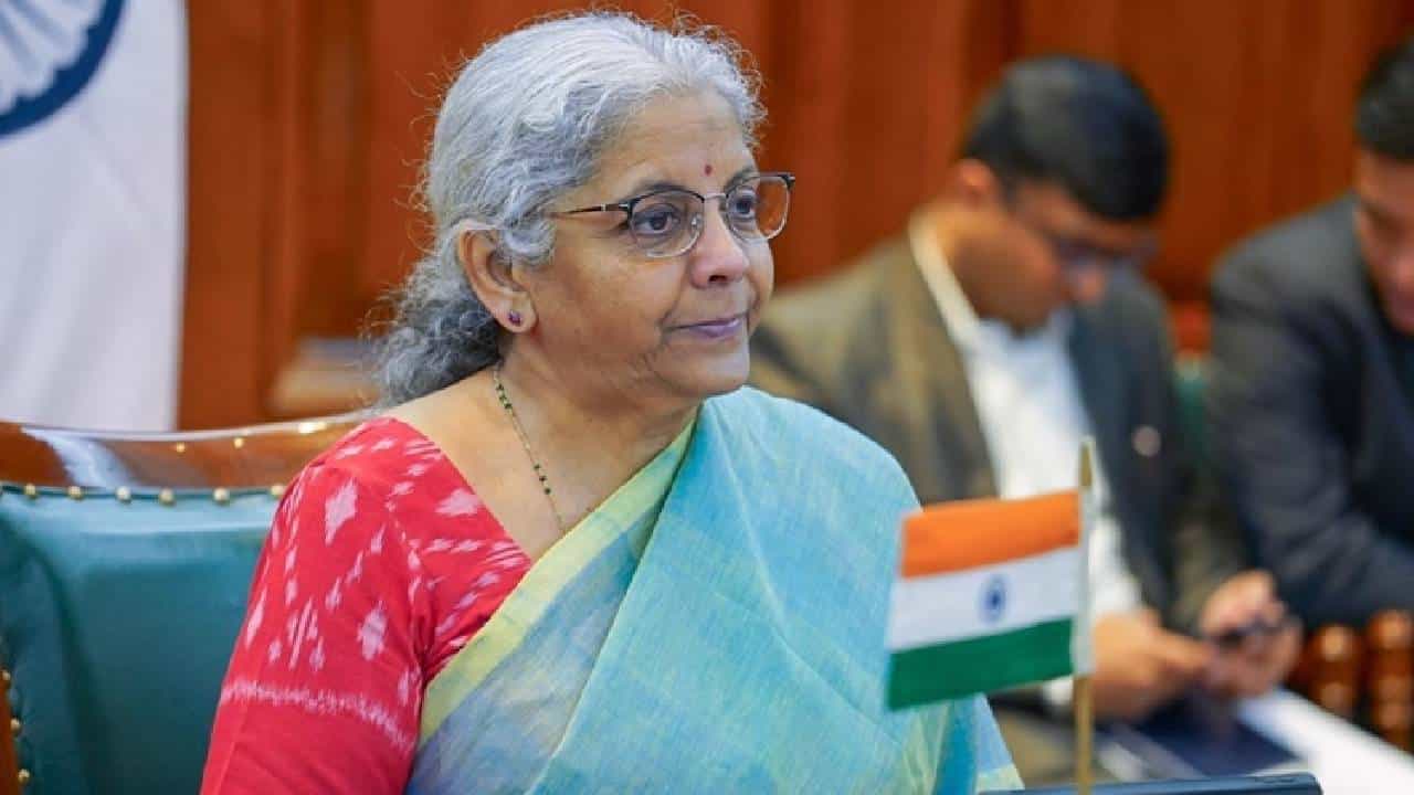 ಎರಡನೇ ಕ್ವಾರ್ಟರ್ನಲ್ಲಿ ಜಿಡಿಪಿ ದರ ಕಡಿಮೆಗೊಂಡಿರುವುದು ತಾತ್ಕಾಲಿಕ ಹಿನ್ನಡೆ ಮಾತ್ರ: ನಿರ್ಮಲಾ ಸೀತಾರಾಮನ್ ಎರಡನೇ ಕ್ವಾರ್ಟರ್ನಲ್ಲಿ ಜಿಡಿಪಿ ದರ ಕಡಿಮೆಗೊಂಡಿರುವುದು ತಾತ್ಕಾಲಿಕ ಹಿನ್ನಡೆ ಮಾತ್ರ: ನಿರ್ಮಲಾ ಸೀತಾರಾಮನ್