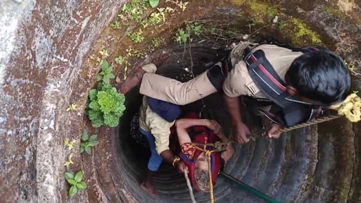 ನೀರು ಸೇದುವಾಗ ಏಕಾಏಕಿ ಬಾವಿಗೆ ಬಿದ್ದ 94ರ ವೃದ್ಧೆ: ಮುಂದೇನಾಯ್ತು ವಿಡಿಯೋ ನೋಡಿ ನೀರು ಸೇದುವಾಗ ಏಕಾಏಕಿ ಬಾವಿಗೆ ಬಿದ್ದ 94ರ ವೃದ್ಧೆ: ಮುಂದೇನಾಯ್ತು ವಿಡಿಯೋ ನೋಡಿ