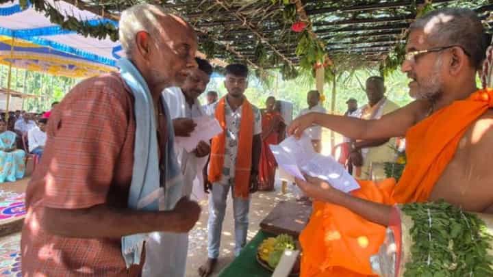 Video: ಮುಂಡಗಾರು: ನಕ್ಸಲ್ ಪೀಡಿತ ಪ್ರದೇಶಗಳಿಗೆ ಭೇಟಿ ನೀಡಿದ ಪೇಜಾವರ ಶ್ರೀ Video: ಮುಂಡಗಾರು: ನಕ್ಸಲ್ ಪೀಡಿತ ಪ್ರದೇಶಗಳಿಗೆ ಭೇಟಿ ನೀಡಿದ ಪೇಜಾವರ ಶ್ರೀ