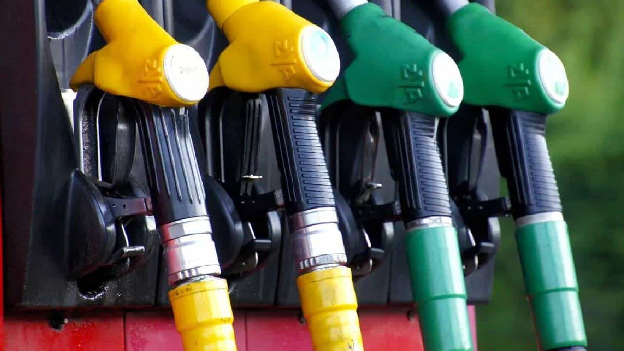 Petrol Diesel Price on December 03: ಬಿಹಾರದಲ್ಲಿ ಪೆಟ್ರೋಲ್ ದುಬಾರಿ, ಮಹಾರಾಷ್ಟ್ರದಲ್ಲಿ ಇಳಿಕೆ Petrol Diesel Price on December 03: ಬಿಹಾರದಲ್ಲಿ ಪೆಟ್ರೋಲ್ ದುಬಾರಿ, ಮಹಾರಾಷ್ಟ್ರದಲ್ಲಿ ಇಳಿಕೆ