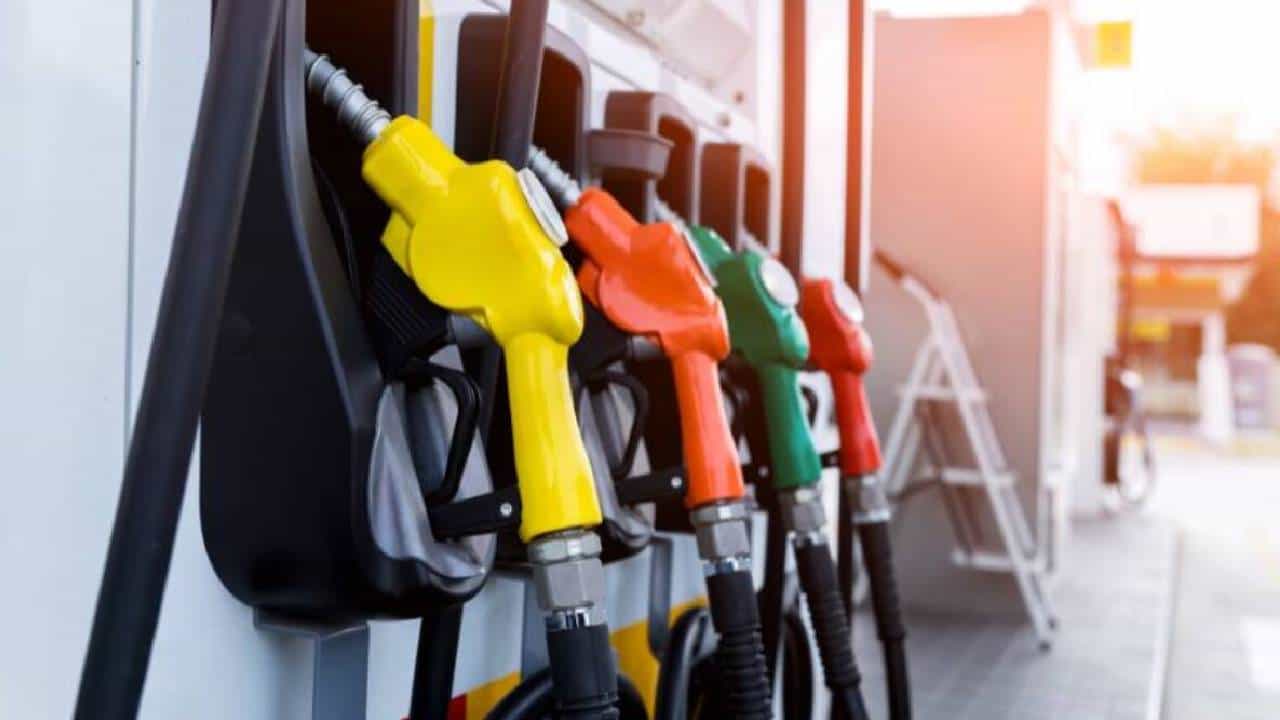 Petrol Diesel Price on December 19: ಭಾರತದ ಪ್ರಮುಖ ನಗರಗಳಲ್ಲಿ ಸ್ಥಿರತೆ ಕಾಯ್ದುಕೊಂಡ ಇಂಧನ ದರ Petrol Diesel Price on December 19: ಭಾರತದ ಪ್ರಮುಖ ನಗರಗಳಲ್ಲಿ ಸ್ಥಿರತೆ ಕಾಯ್ದುಕೊಂಡ ಇಂಧನ ದರ