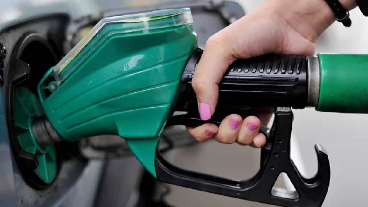Petrol Diesel Price on December 24: ಜಾರ್ಖಂಡ್, ಮಹಾರಾಷ್ಟ್ರದಲ್ಲಿ ಪೆಟ್ರೋಲ್, ಡೀಸೆಲ್ ಬೆಲೆ ಏರಿಕೆ Petrol Diesel Price on December 24: ಜಾರ್ಖಂಡ್, ಮಹಾರಾಷ್ಟ್ರದಲ್ಲಿ ಪೆಟ್ರೋಲ್, ಡೀಸೆಲ್ ಬೆಲೆ ಏರಿಕೆ